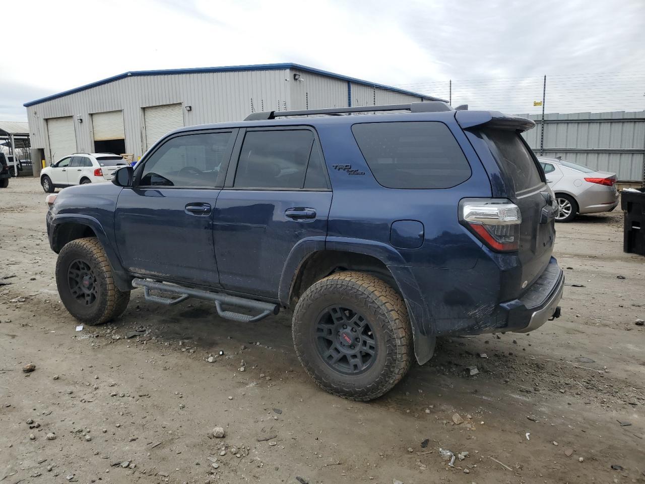 2019 TOYOTA 4RUNNER SR - Image 2