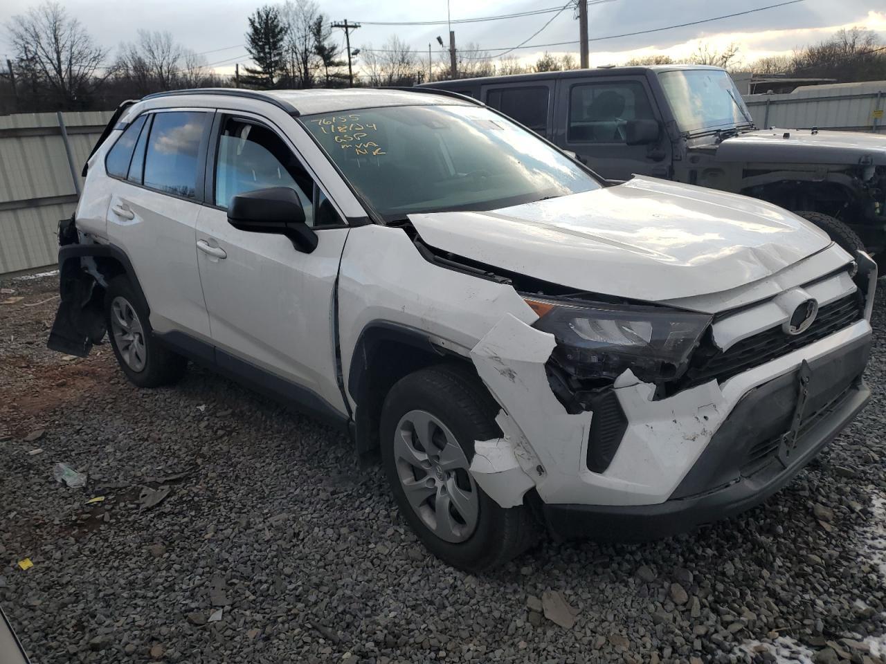 2021 TOYOTA RAV4 LE - Фото 4
