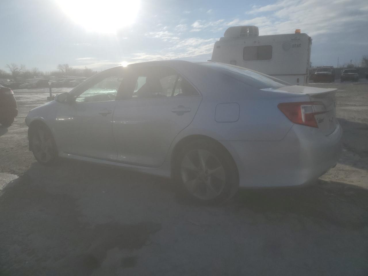 2012 TOYOTA CAMRY SE - Фото 2