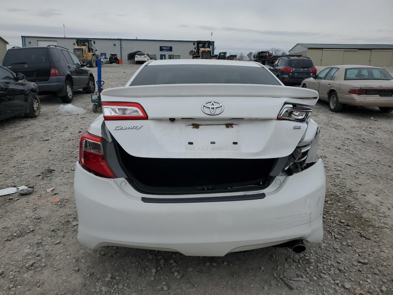 2014 TOYOTA CAMRY L - Image 6