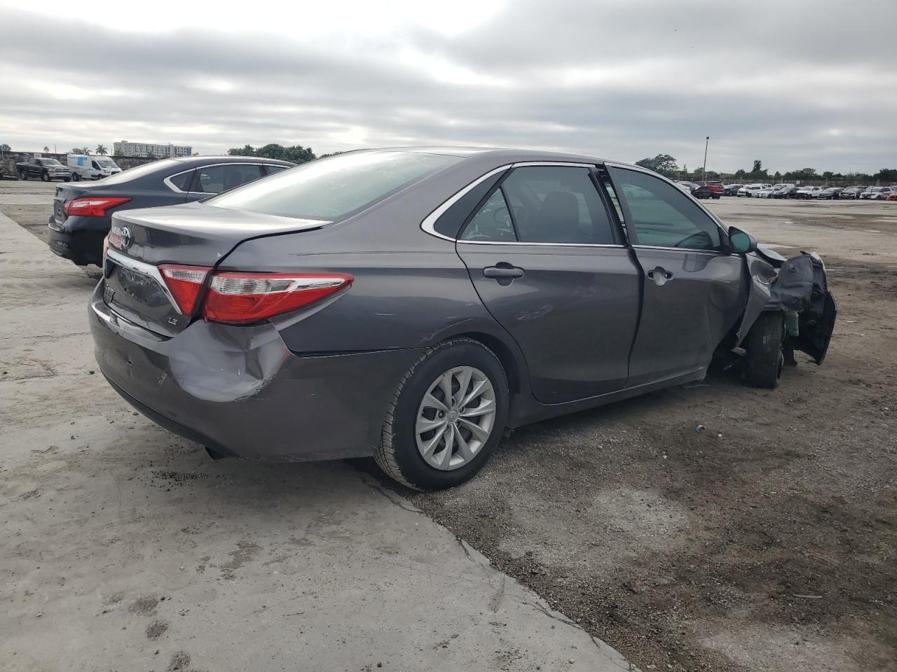 2016 TOYOTA CAMRY LE - Image 3