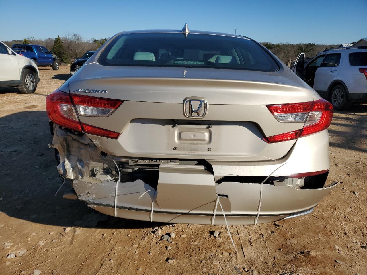 2018 HONDA ACCORD LX - Image 6