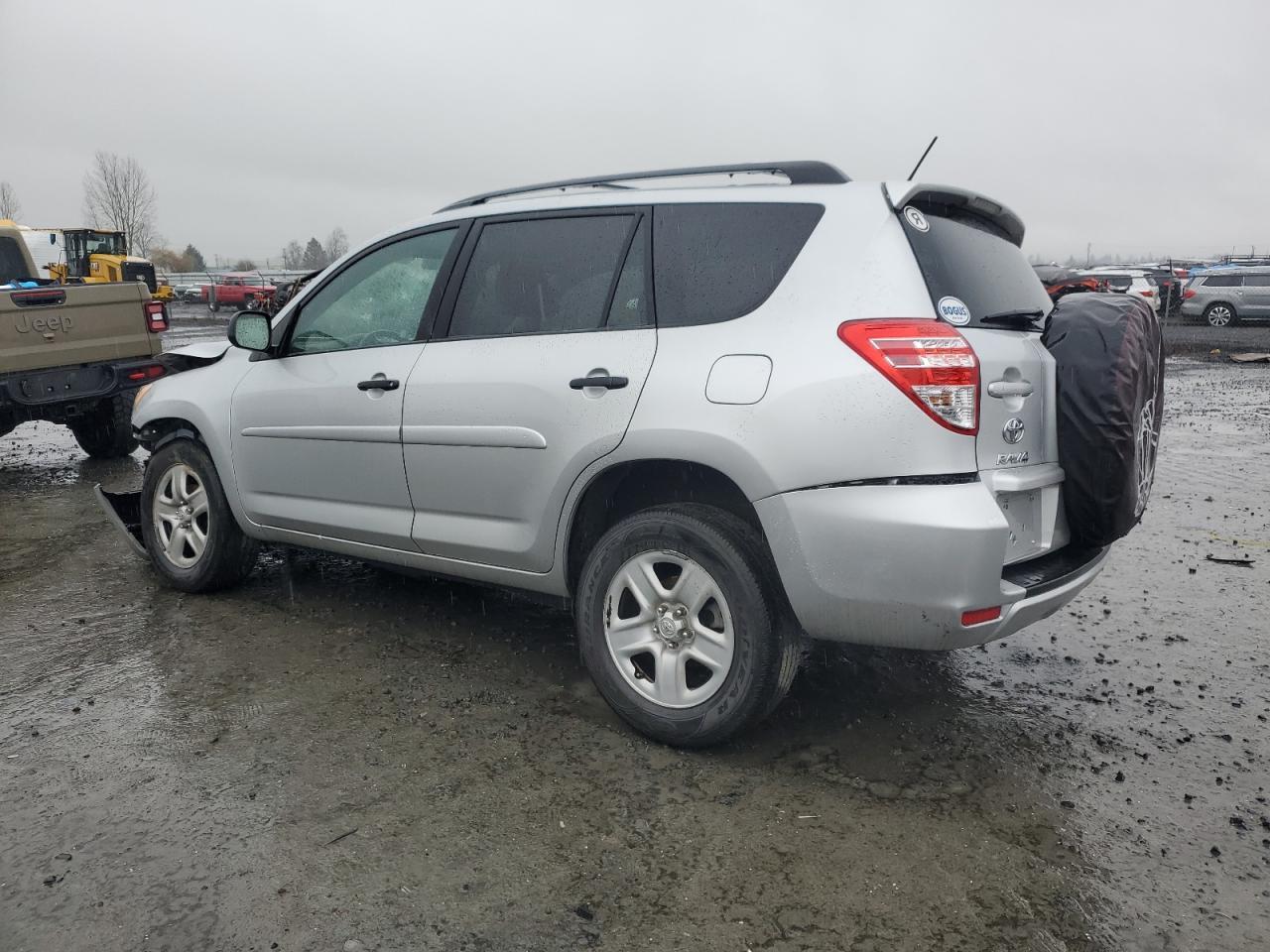 2011 TOYOTA RAV4 - Фото 2