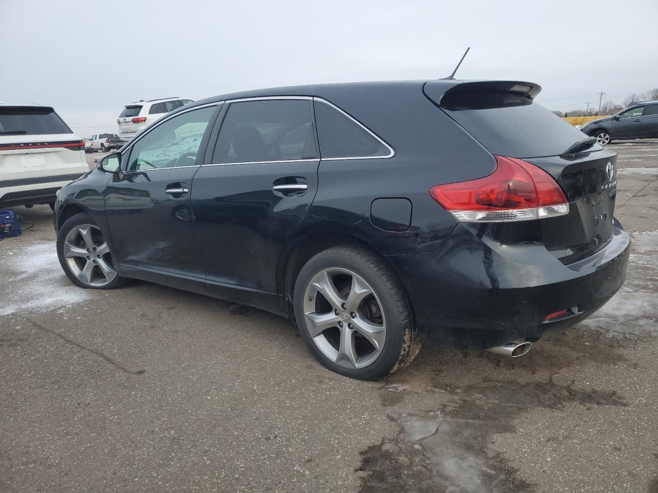 2013 TOYOTA VENZA LE - Фото 2