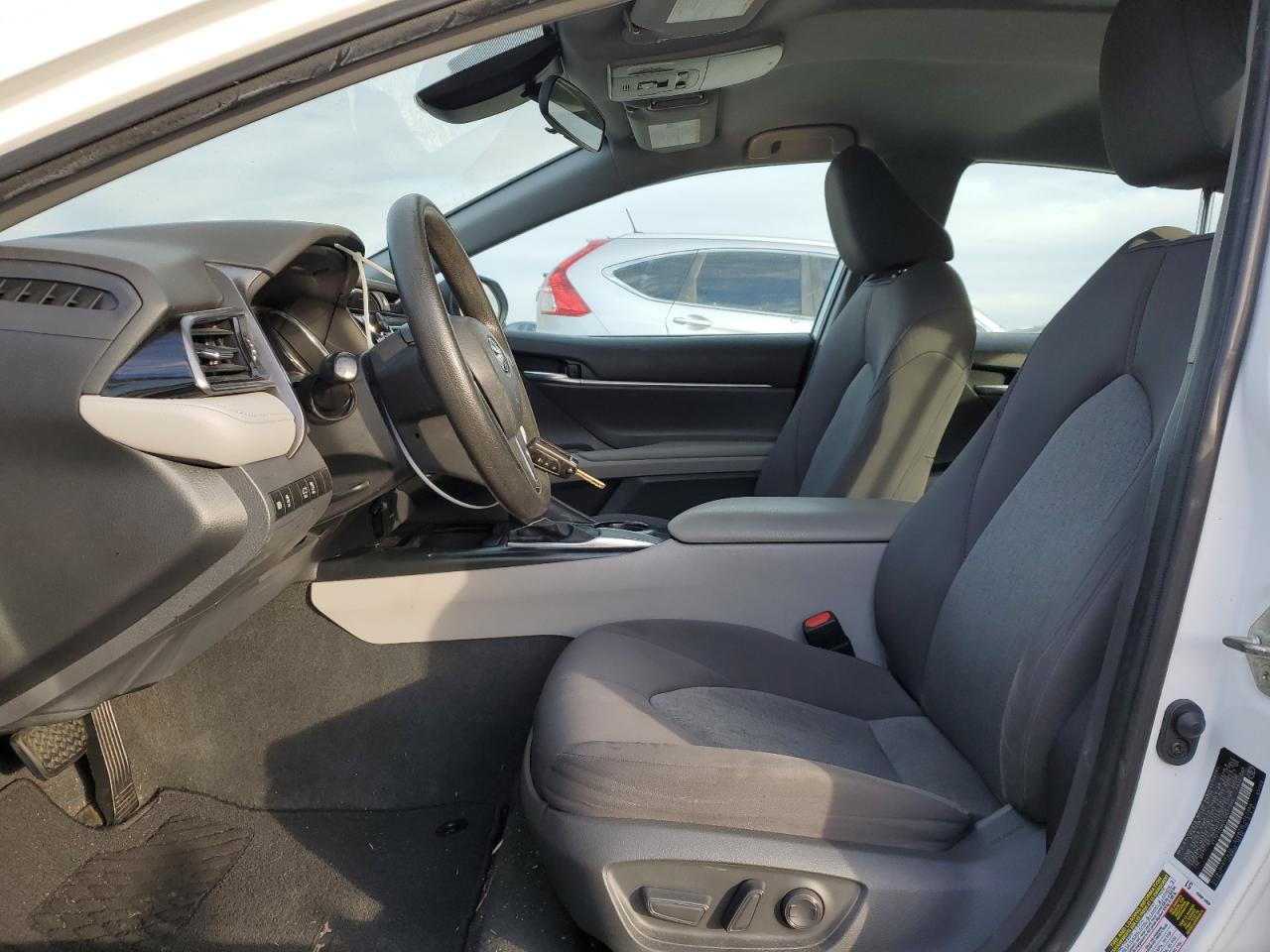 2020 TOYOTA CAMRY LE - Фото 7