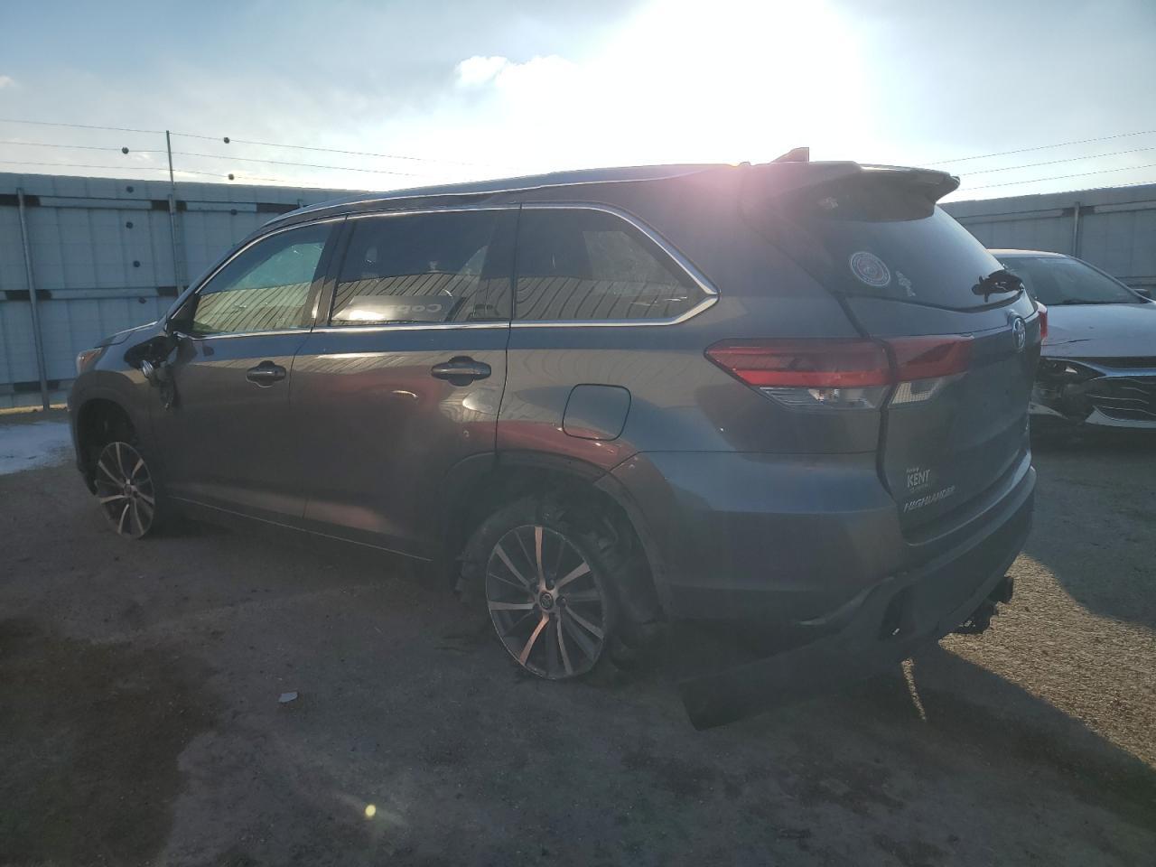 2018 TOYOTA HIGHLANDER - Фото 2