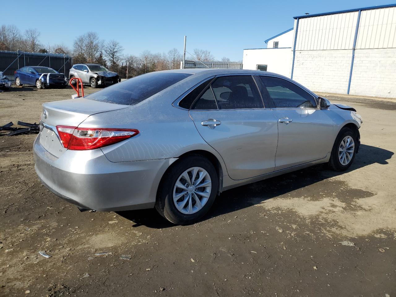 2017 TOYOTA CAMRY LE - Фото 3
