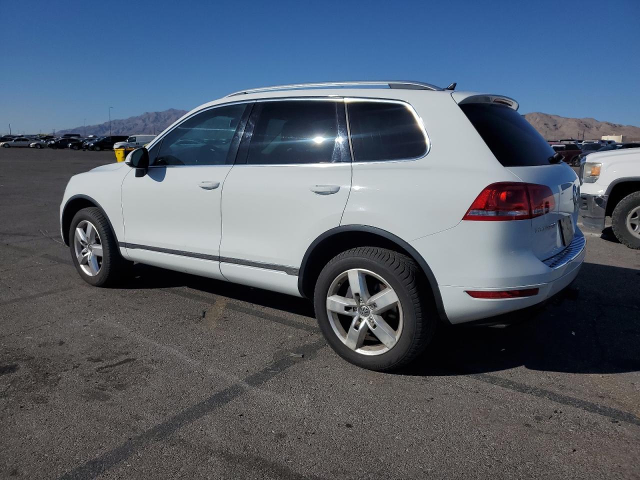2013 VOLKSWAGEN TOUAREG V6 - Фото 2