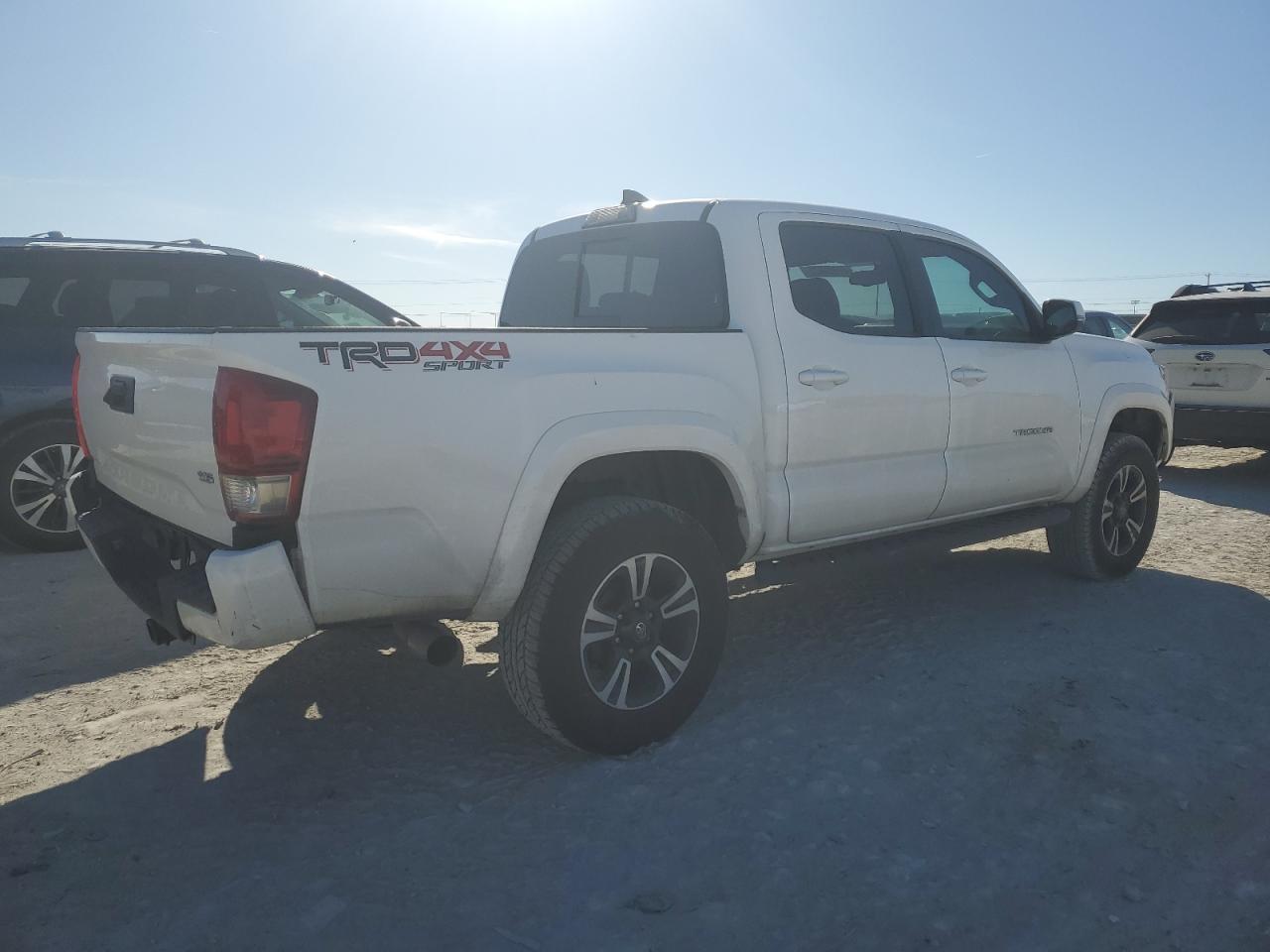 2017 TOYOTA TACOMA DOU - Фото 3