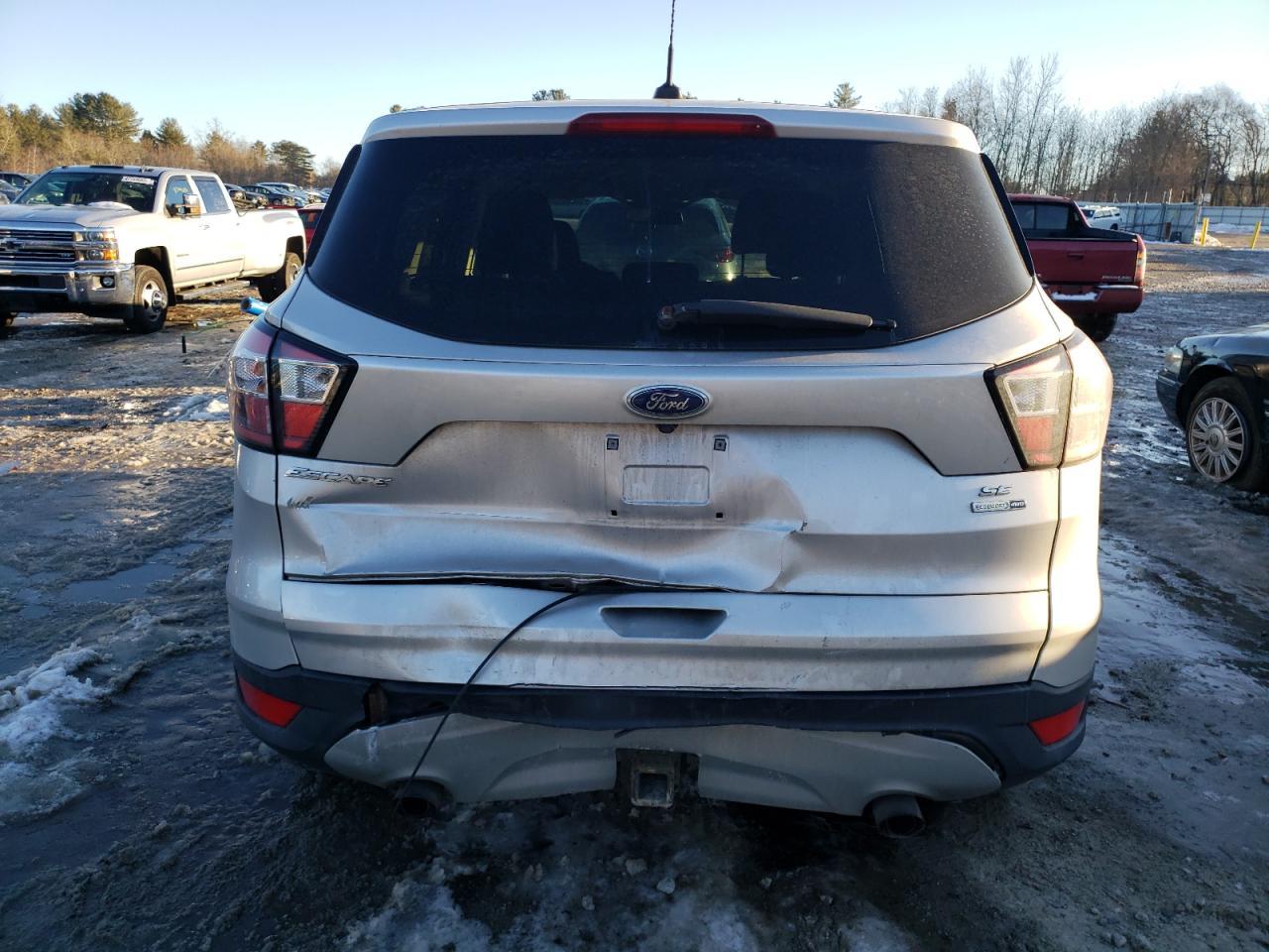 2017 FORD ESCAPE SE - Фото 6