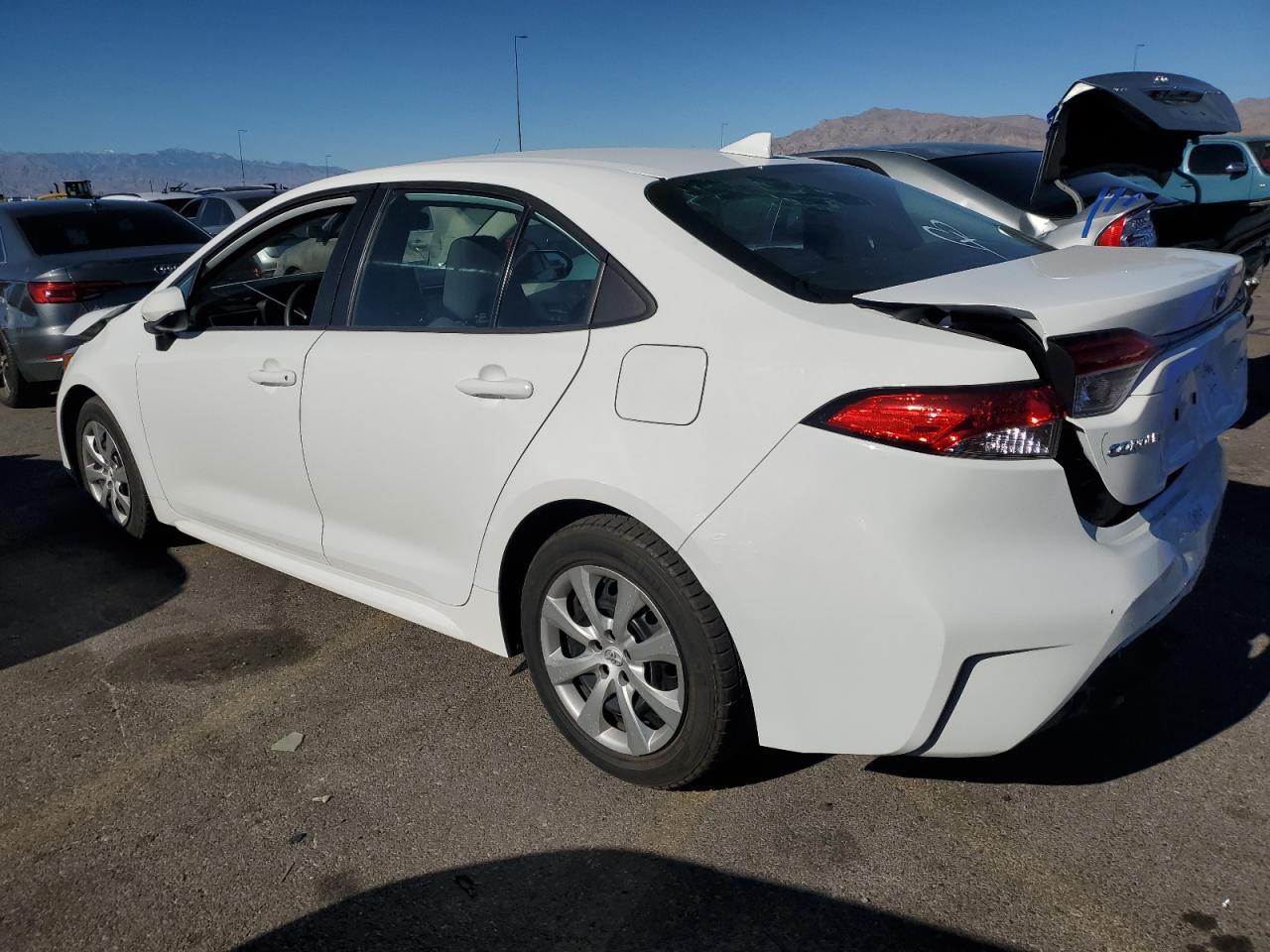 2020 TOYOTA COROLLA LE - Фото 2