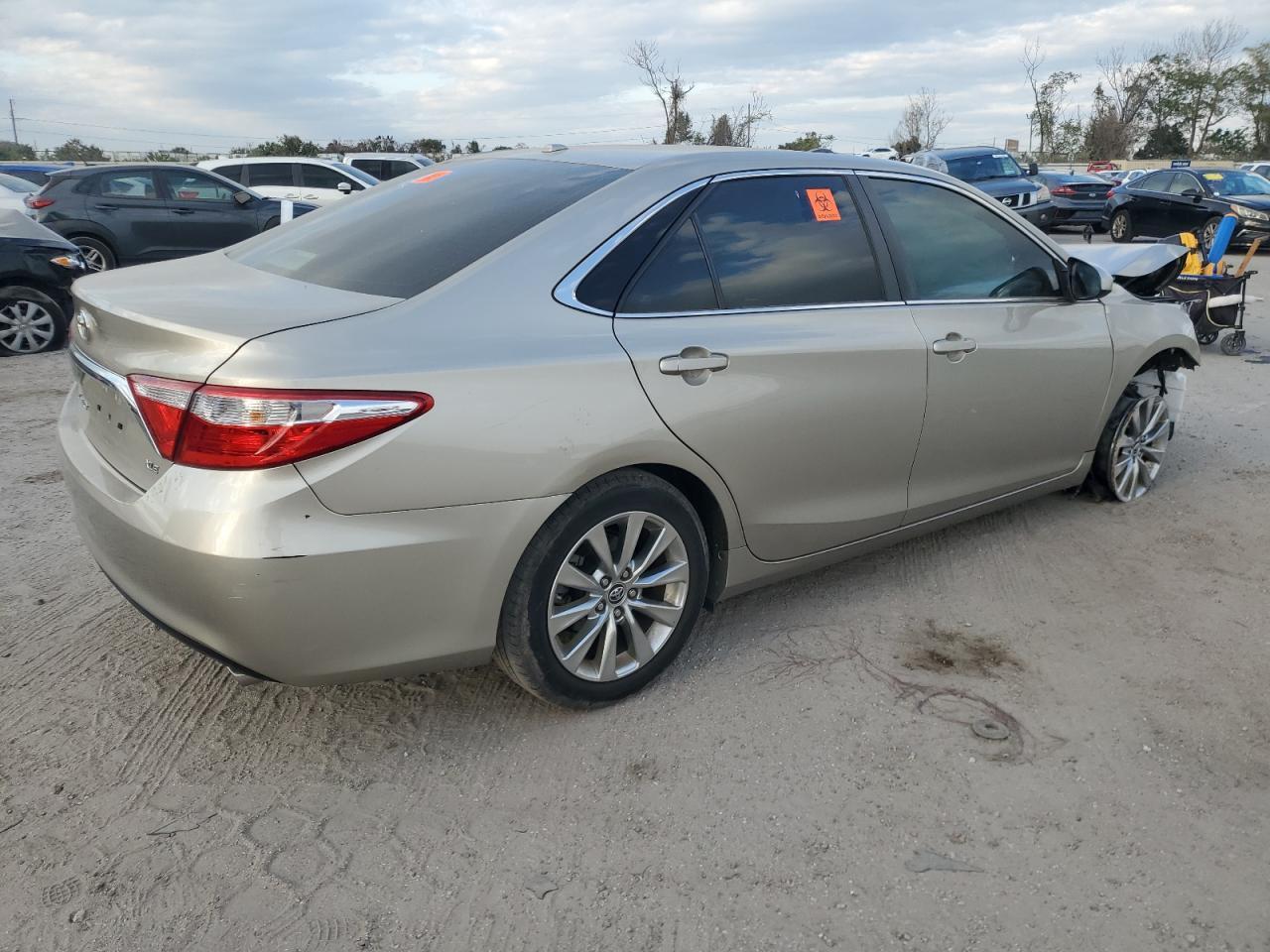 2015 TOYOTA CAMRY LE - Фото 3