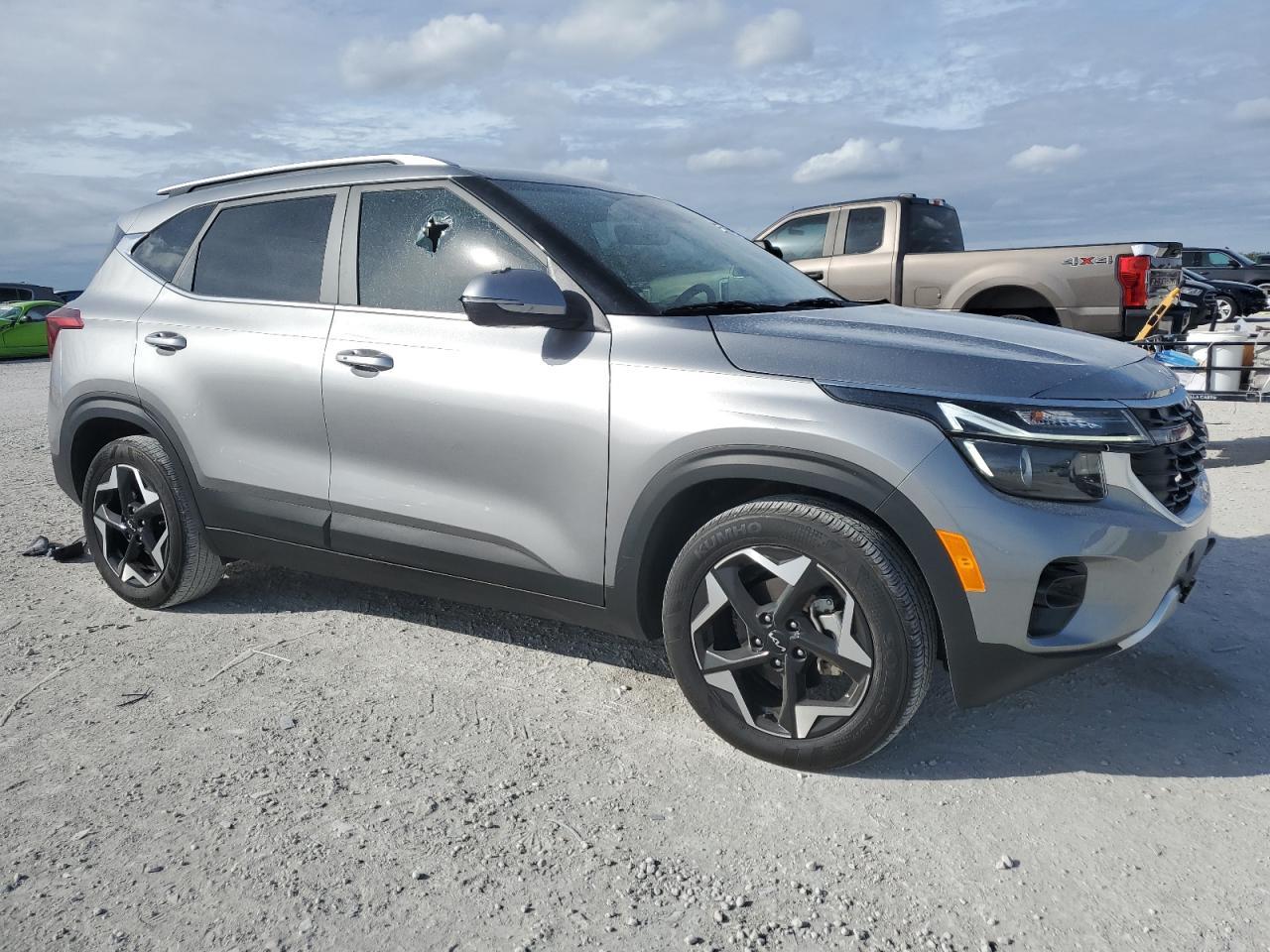 2024 KIA SELTOS EX - Image 4