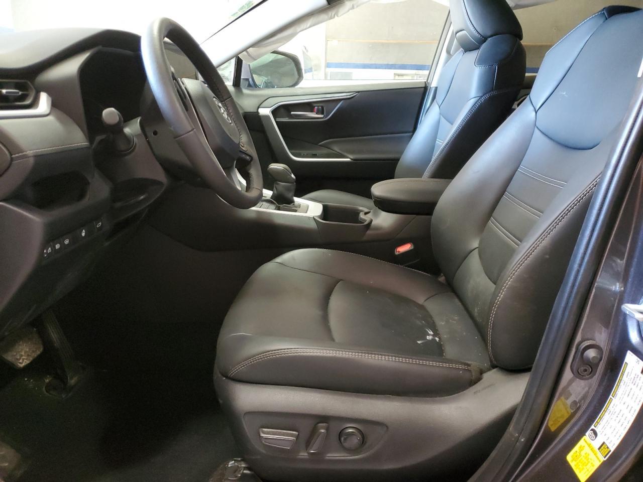 2024 TOYOTA RAV4 XLE P - Фото 7