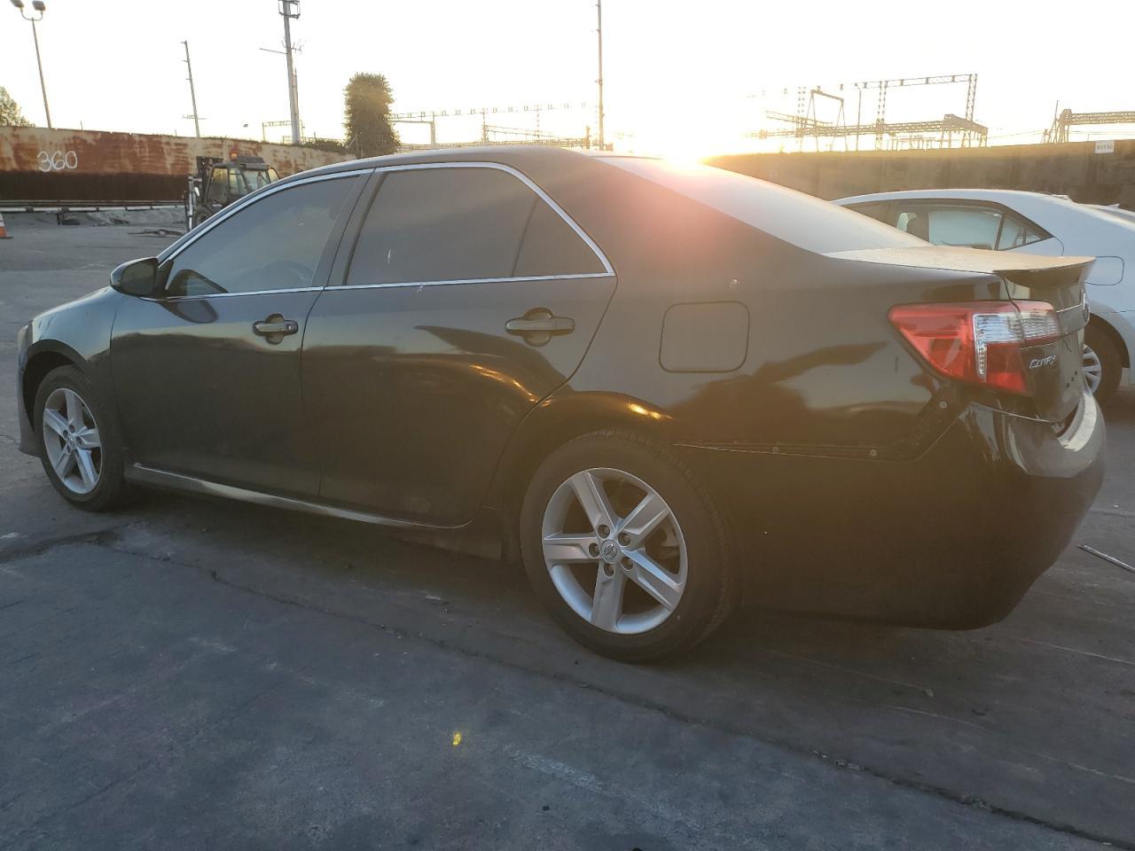 2012 TOYOTA CAMRY BASE - Фото 2