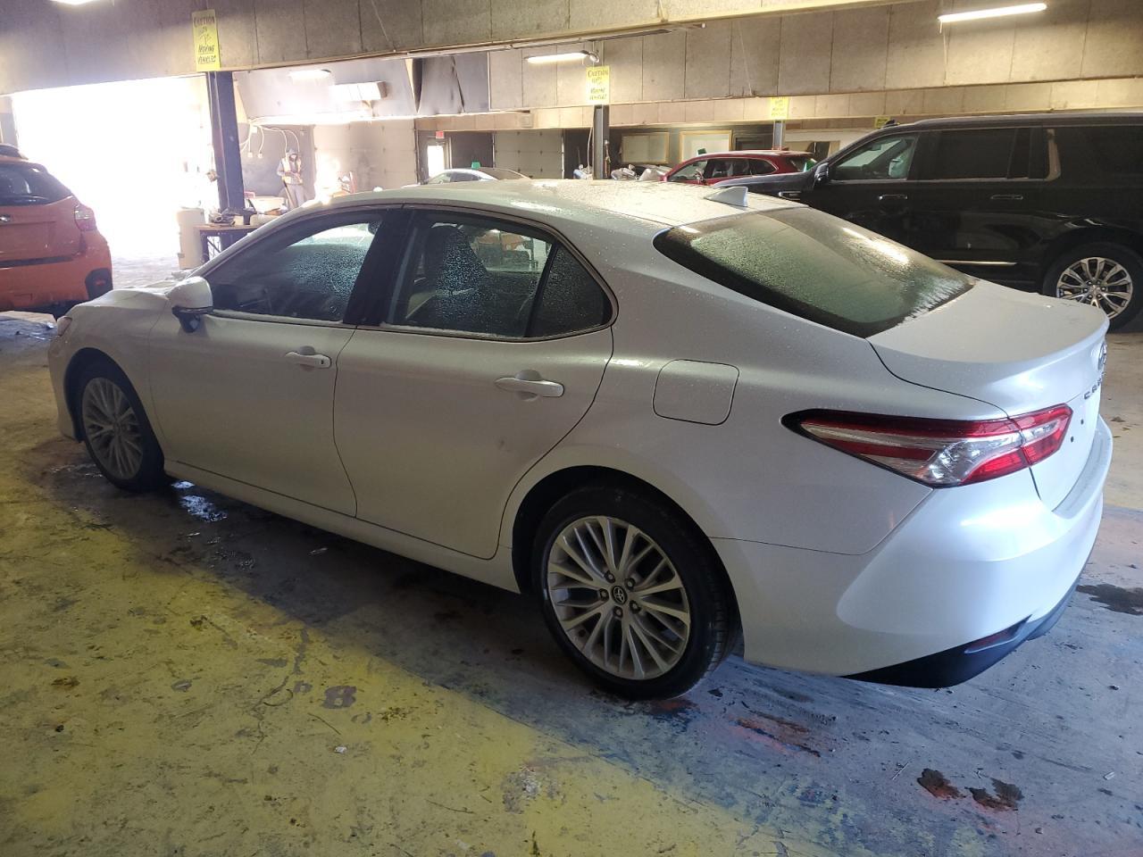 2019 TOYOTA CAMRY L - Фото 2