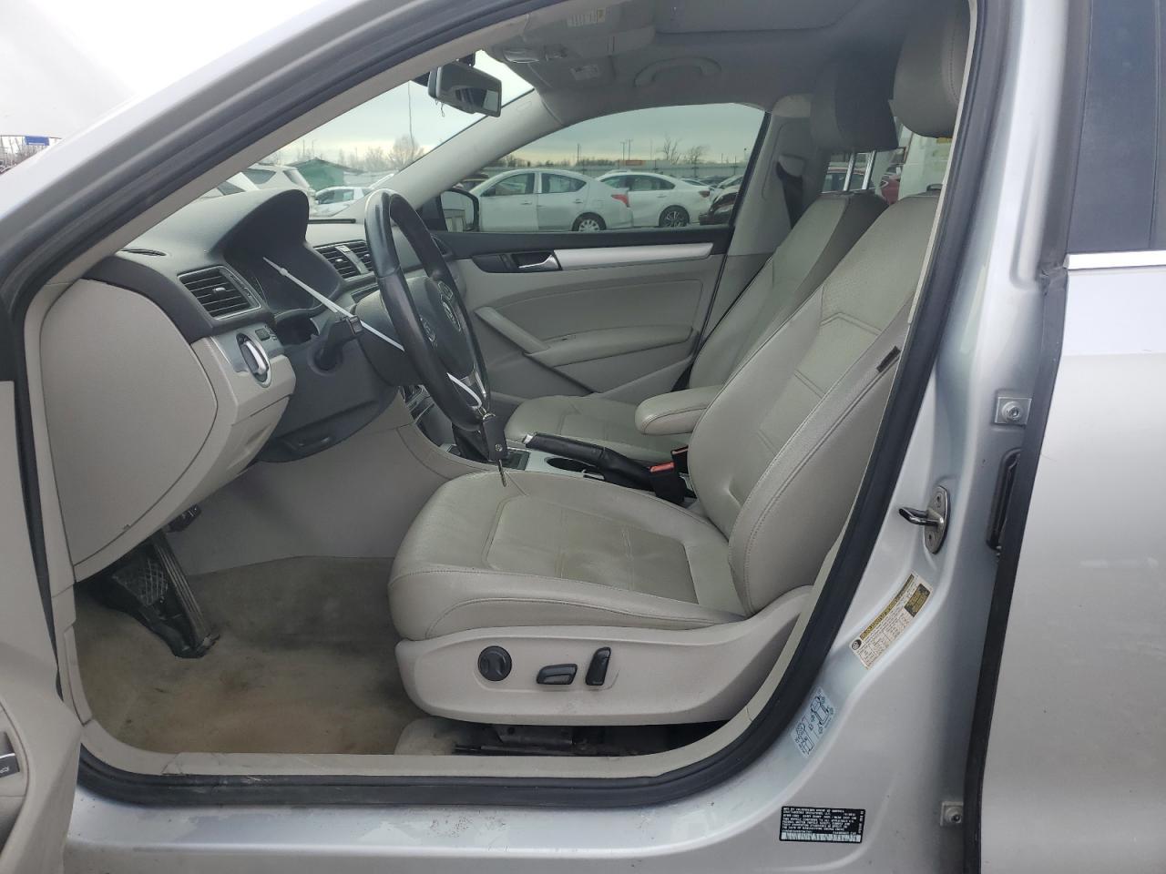 2013 VOLKSWAGEN PASSAT SE - Image 7
