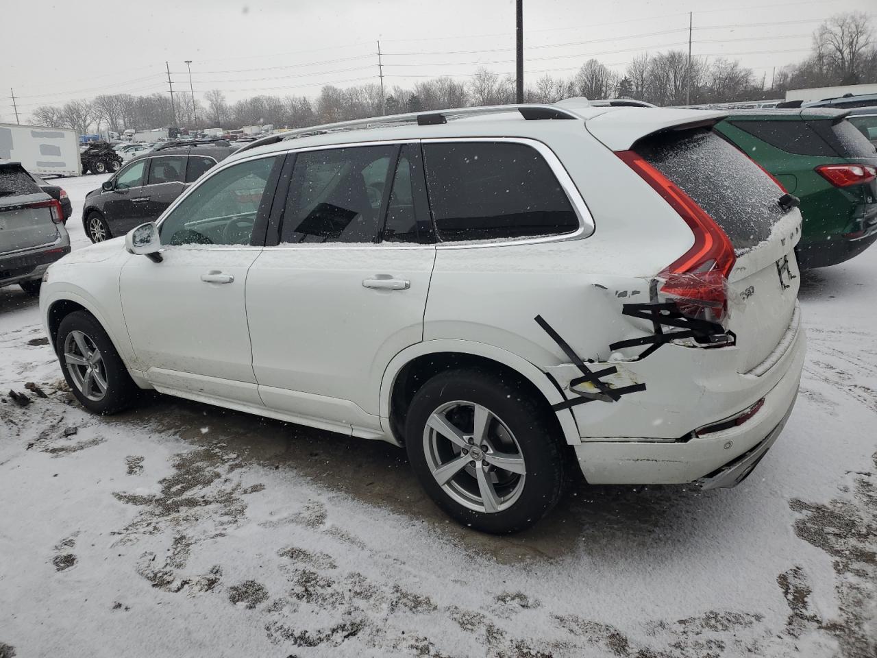 2016 VOLVO XC90 T5 - Фото 2