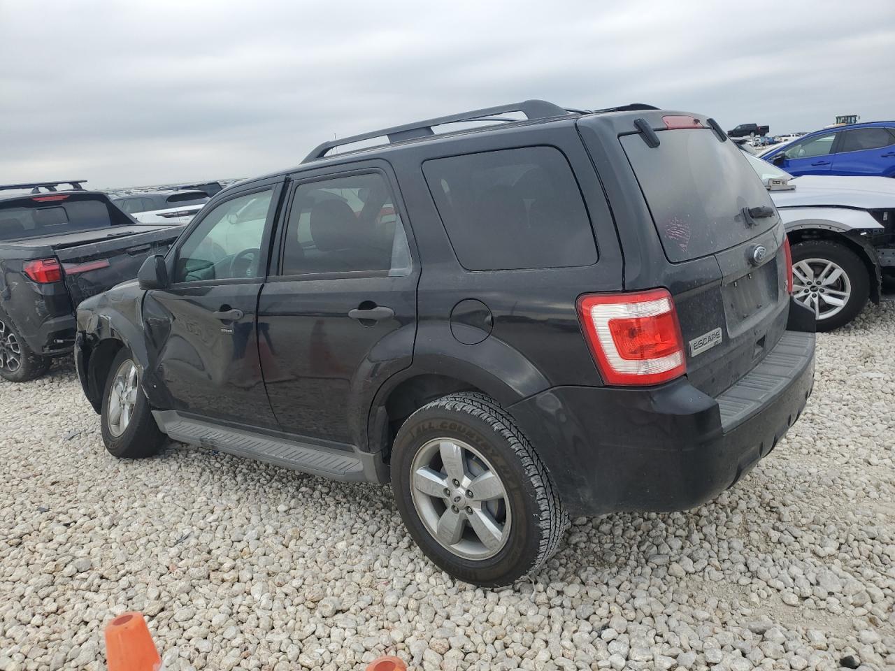 2010 FORD ESCAPE XLT - Image 2