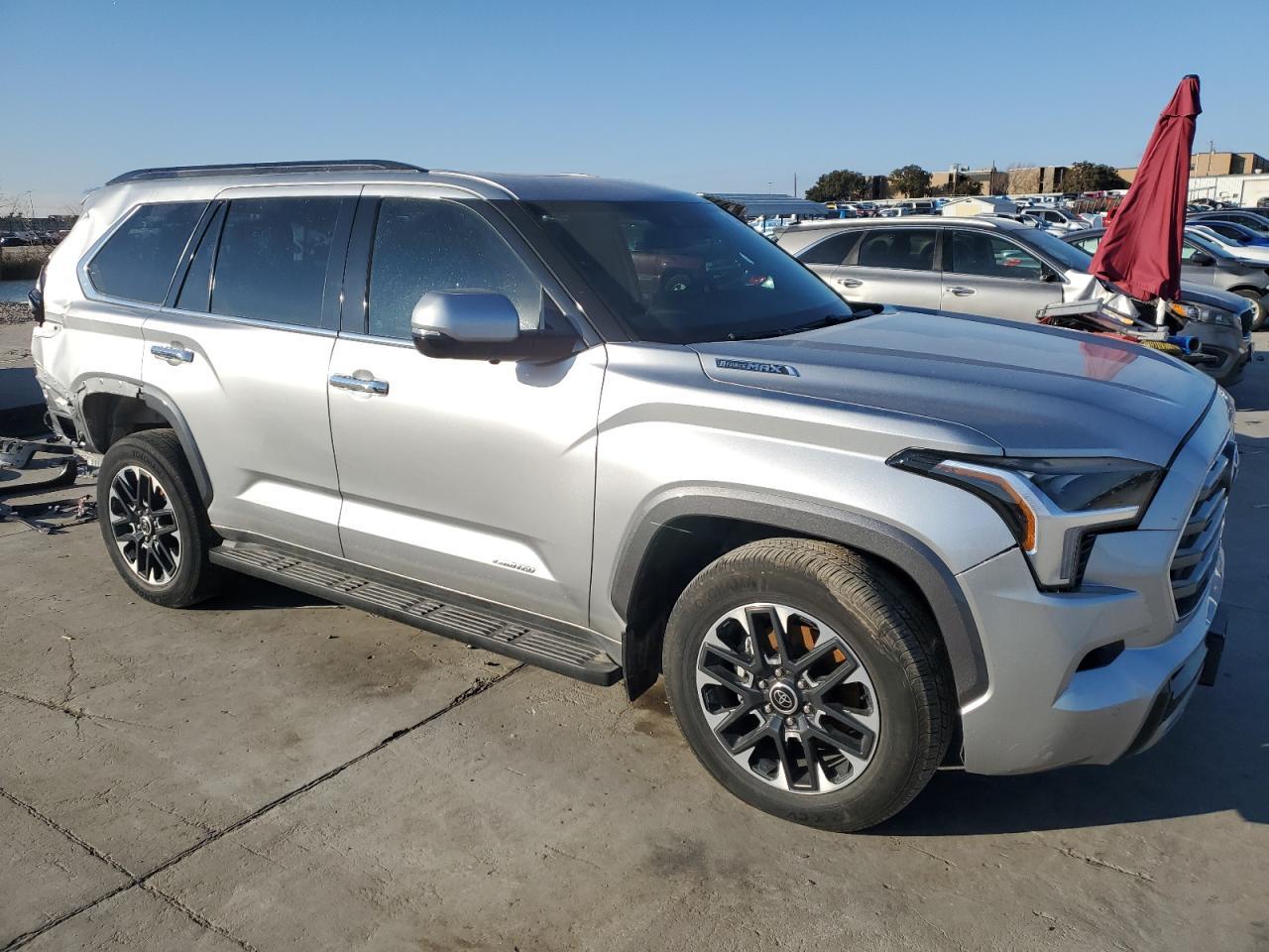 2023 TOYOTA SEQUOIA SR - Фото 4
