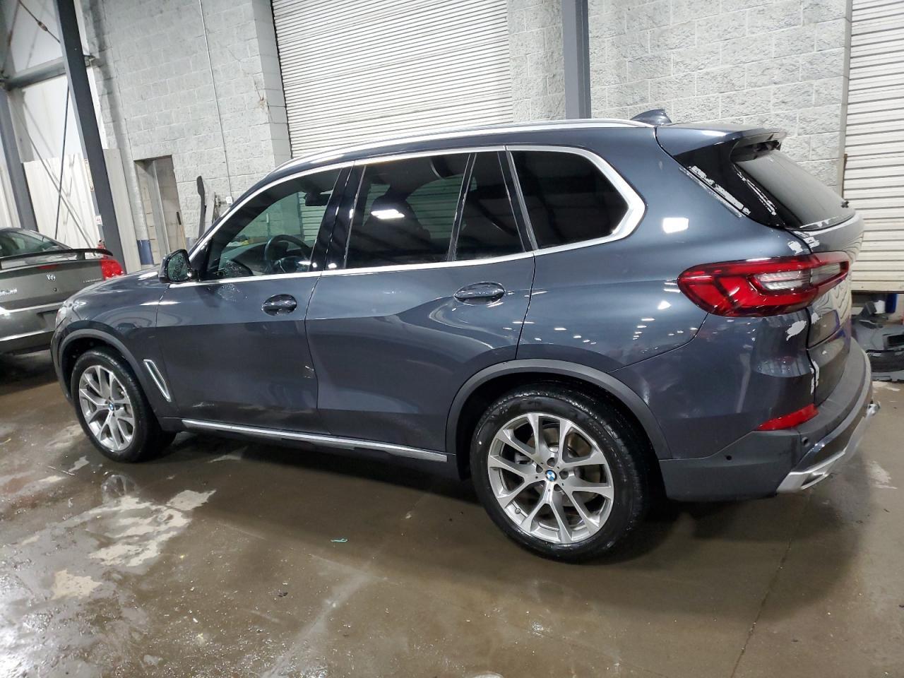 2022 BMW X5 XDRIVE4 - Фото 2
