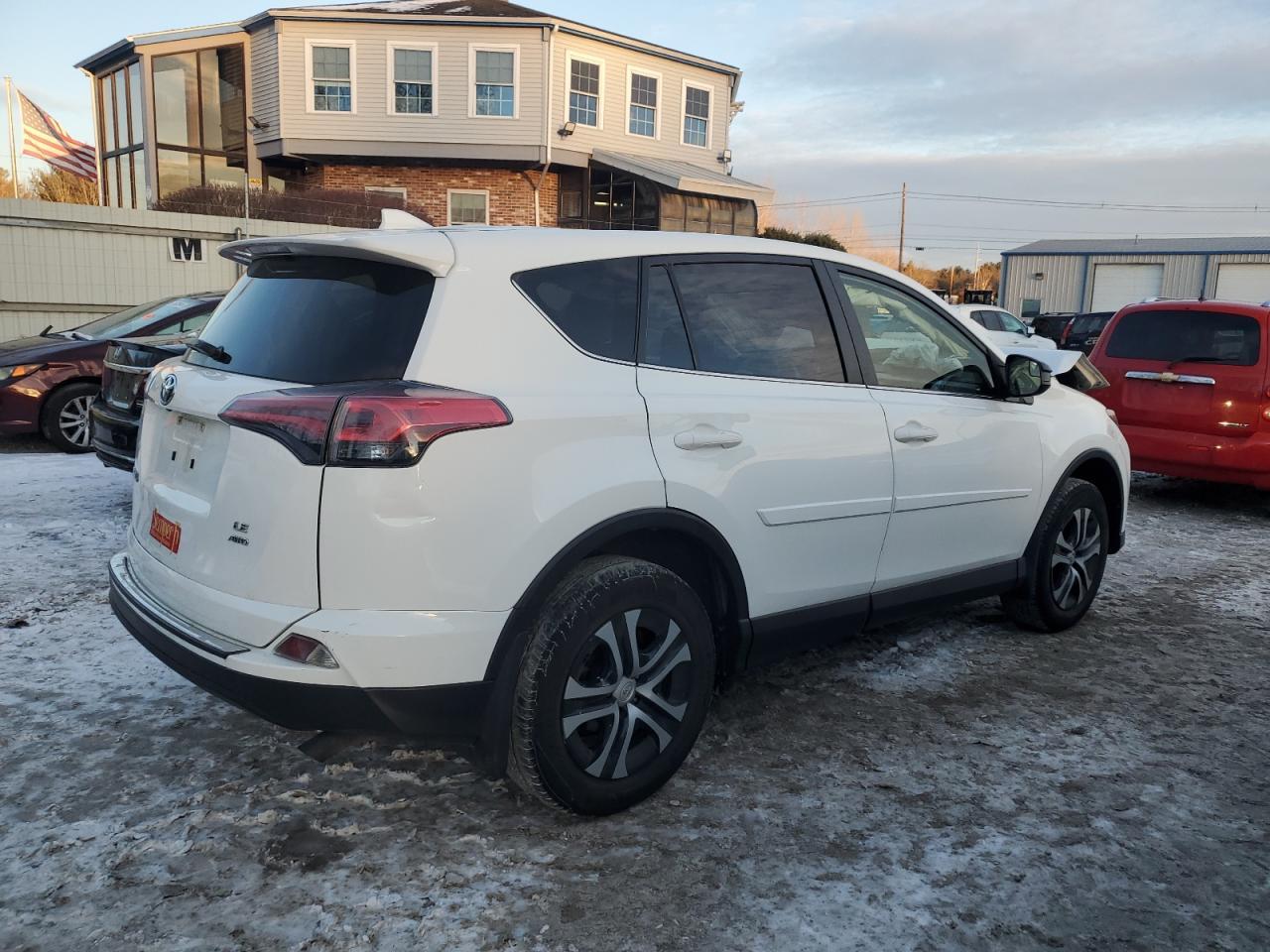 2018 TOYOTA RAV4 LE - Image 3