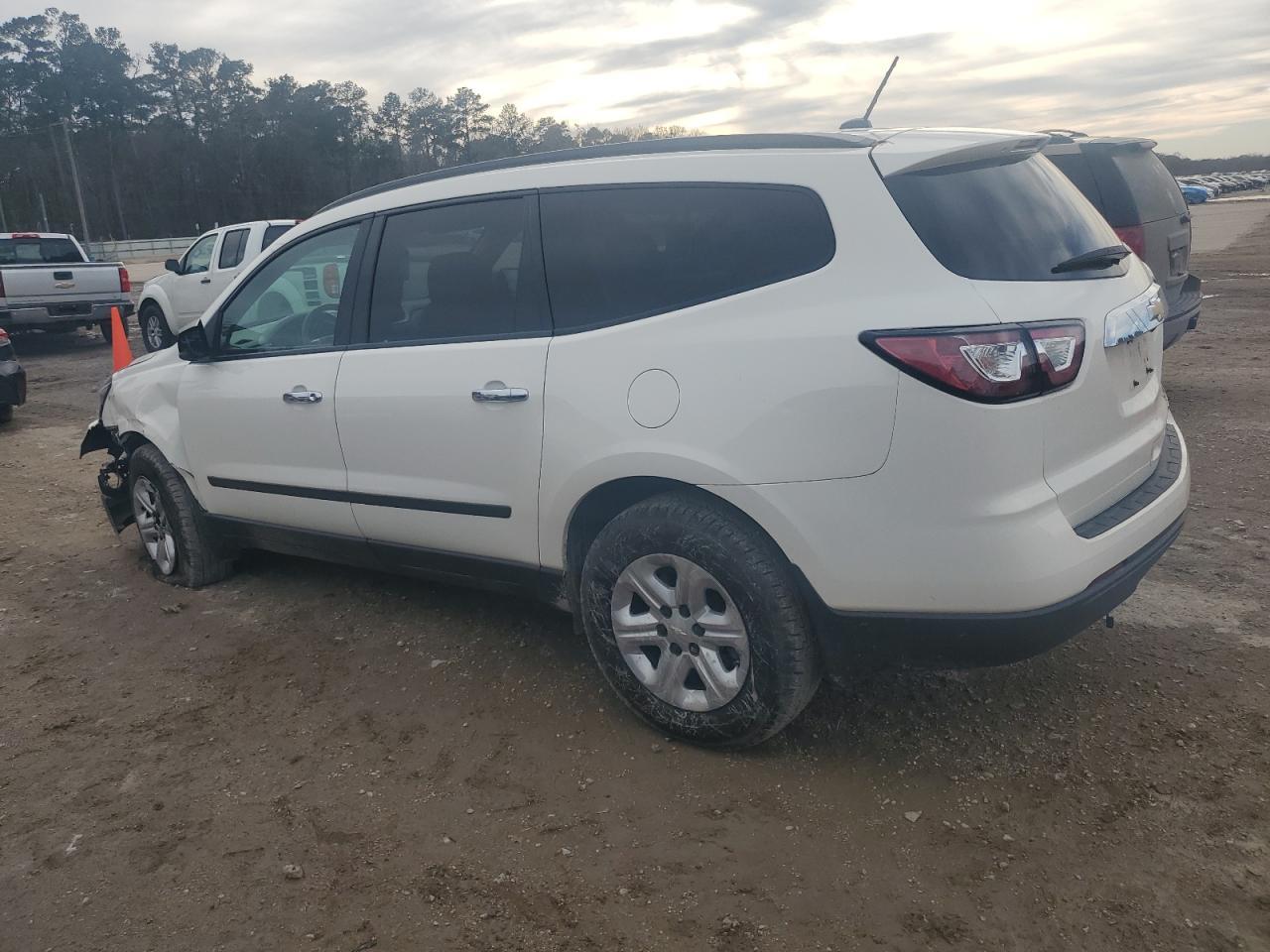 2015 CHEVROLET TRAVERSE L - Фото 2
