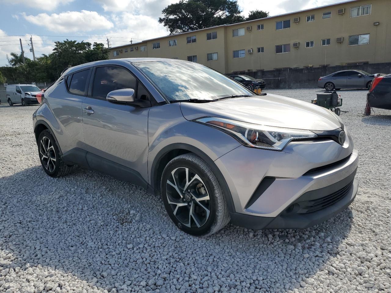 2018 TOYOTA C-HR XLE - Image 4