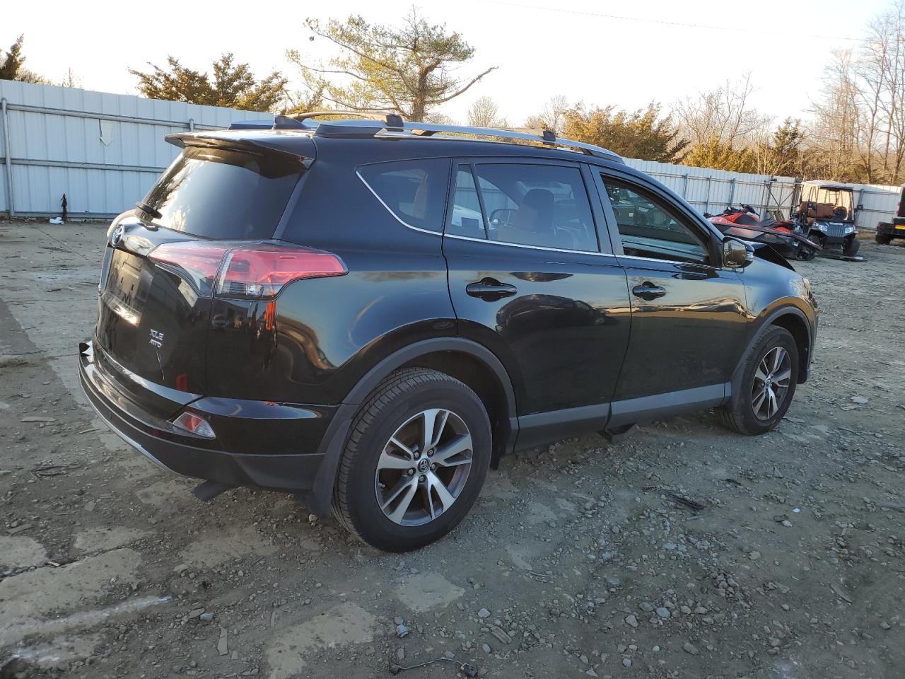 2017 TOYOTA RAV4 XLE - Фото 3