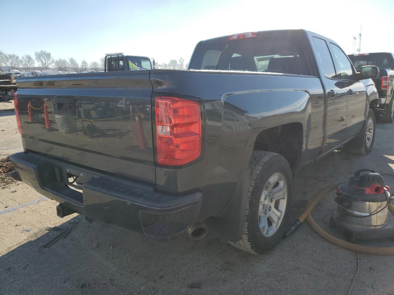2017 CHEVROLET SILVERADO - Image 3