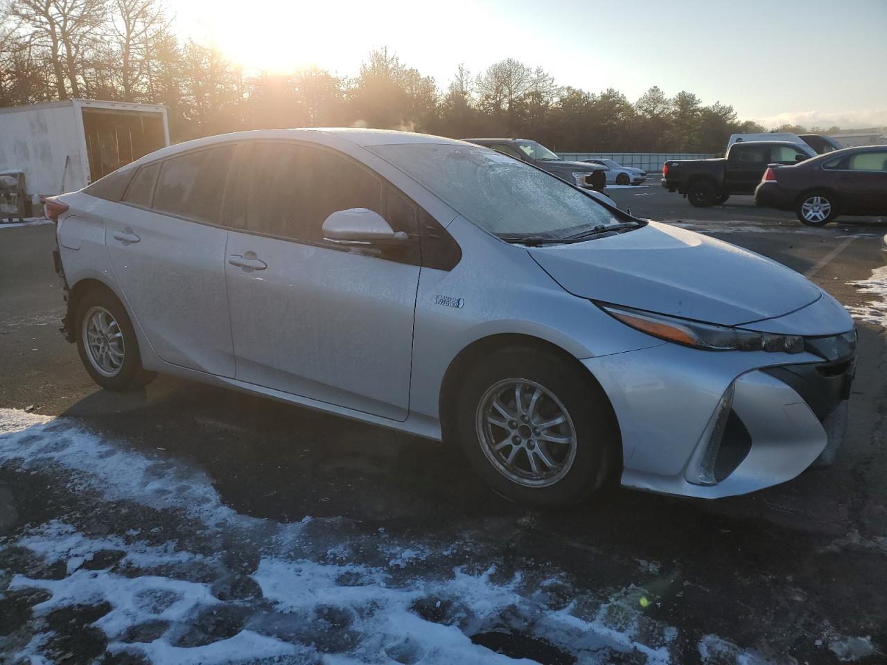 2018 TOYOTA PRIUS PRIM - Image 4