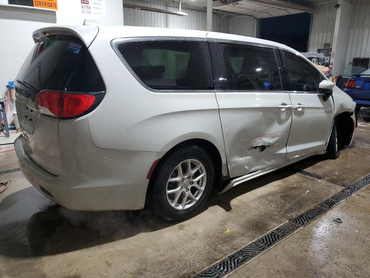 2017 CHRYSLER PACIFICA T - Image 3