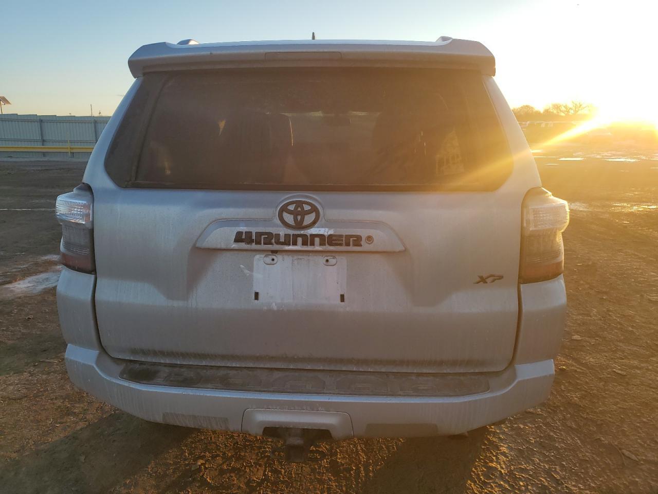 2018 TOYOTA 4RUNNER SR - Фото 6