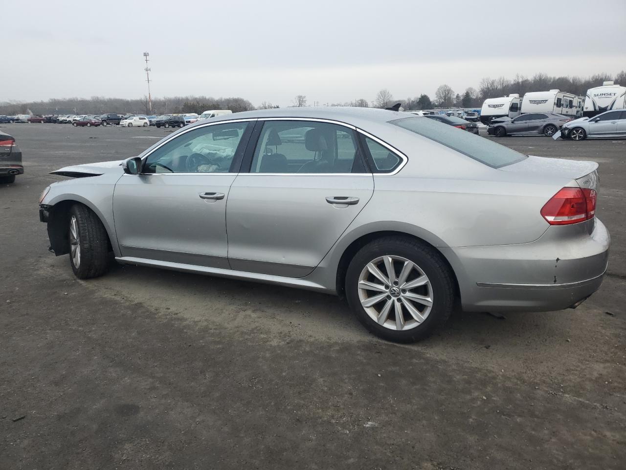 2013 VOLKSWAGEN PASSAT SEL - Image 2