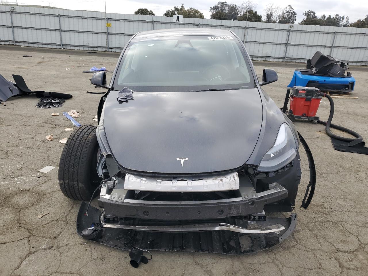 2025 TESLA MODEL Y - Image 5
