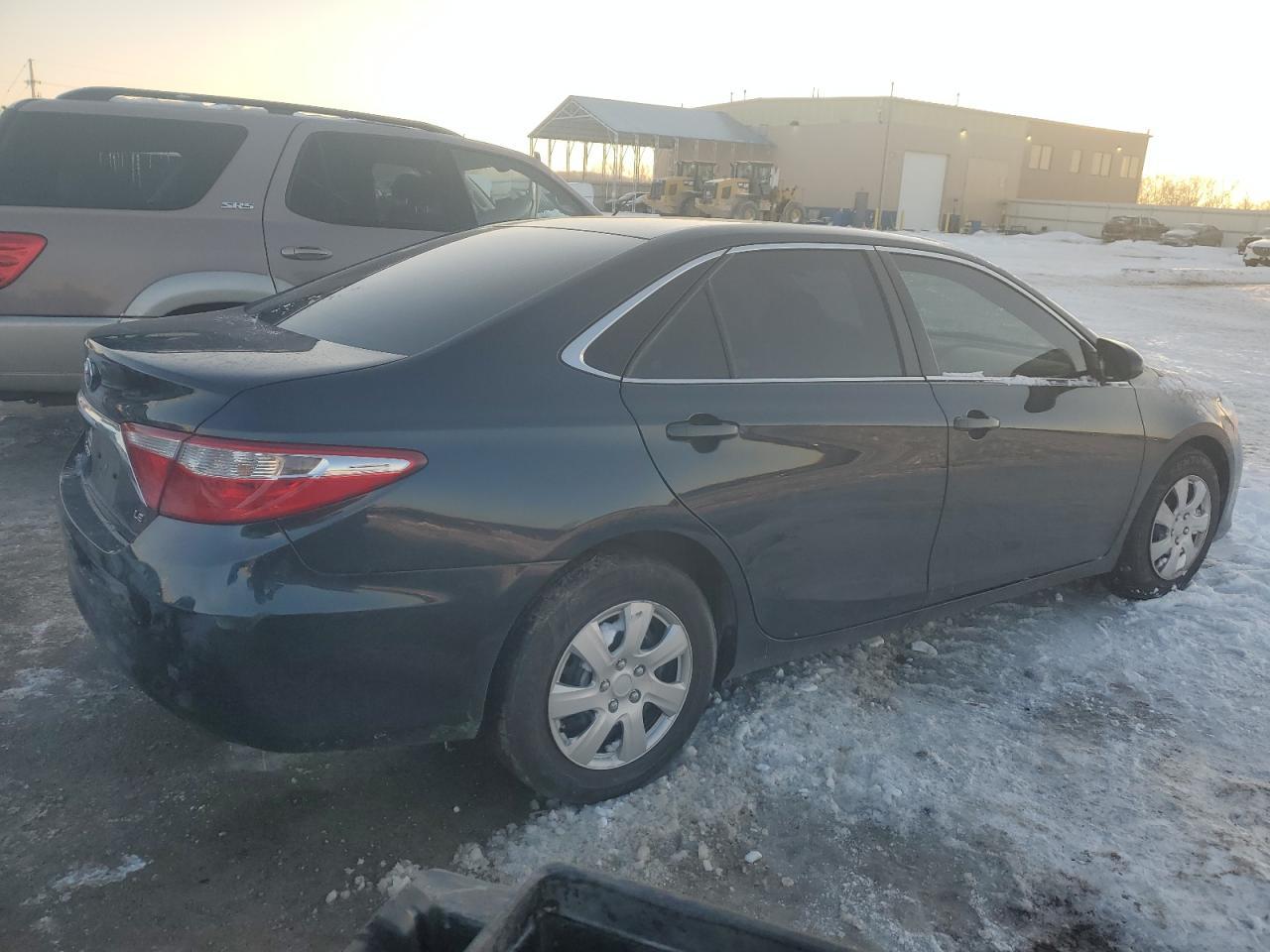 2017 TOYOTA CAMRY LE - Фото 3