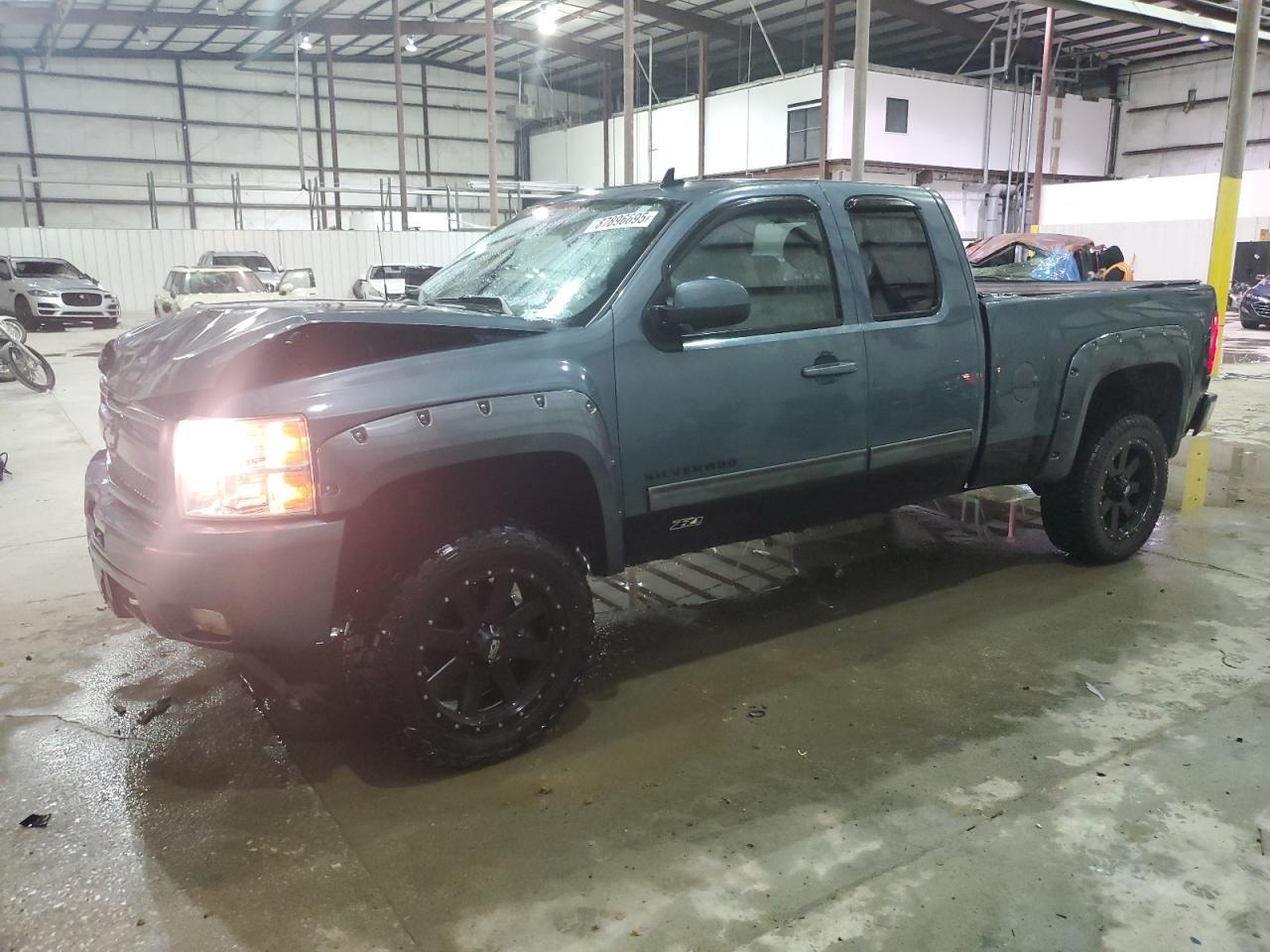 2011 CHEVROLET SILVERADO car image