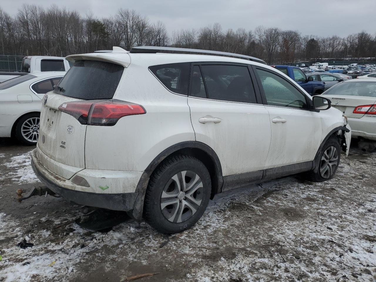 2017 TOYOTA RAV4 LE - Фото 3