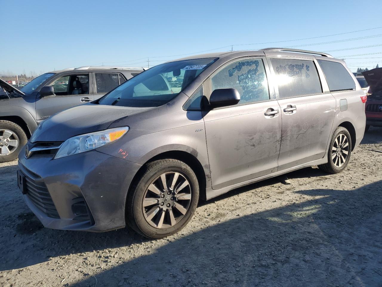 2019 TOYOTA SIENNA LE
