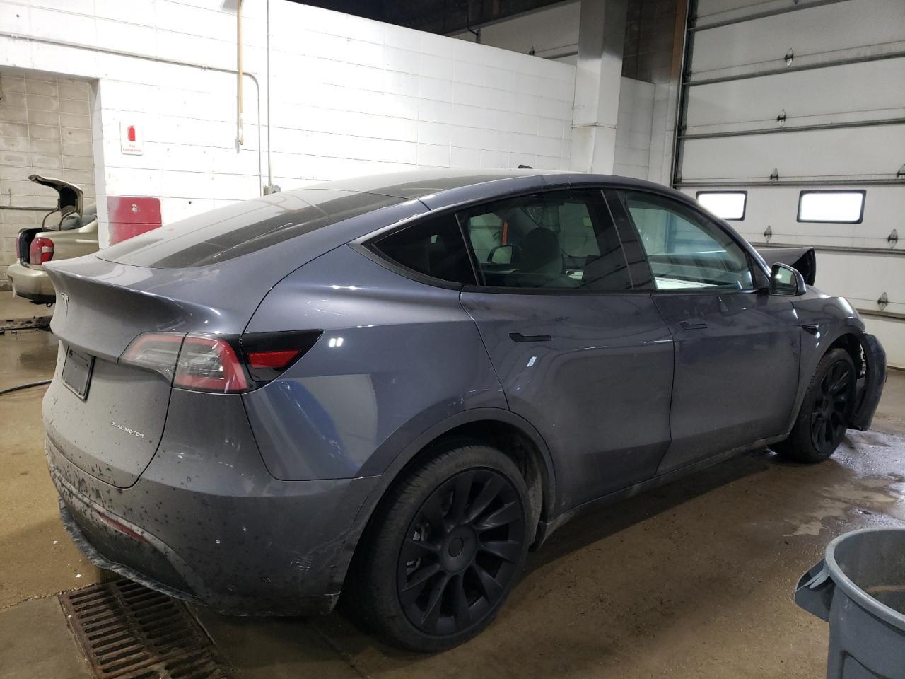 2023 TESLA MODEL Y - Фото 3