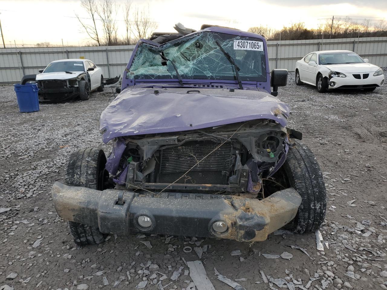 2017 JEEP WRANGLER U - Фото 5