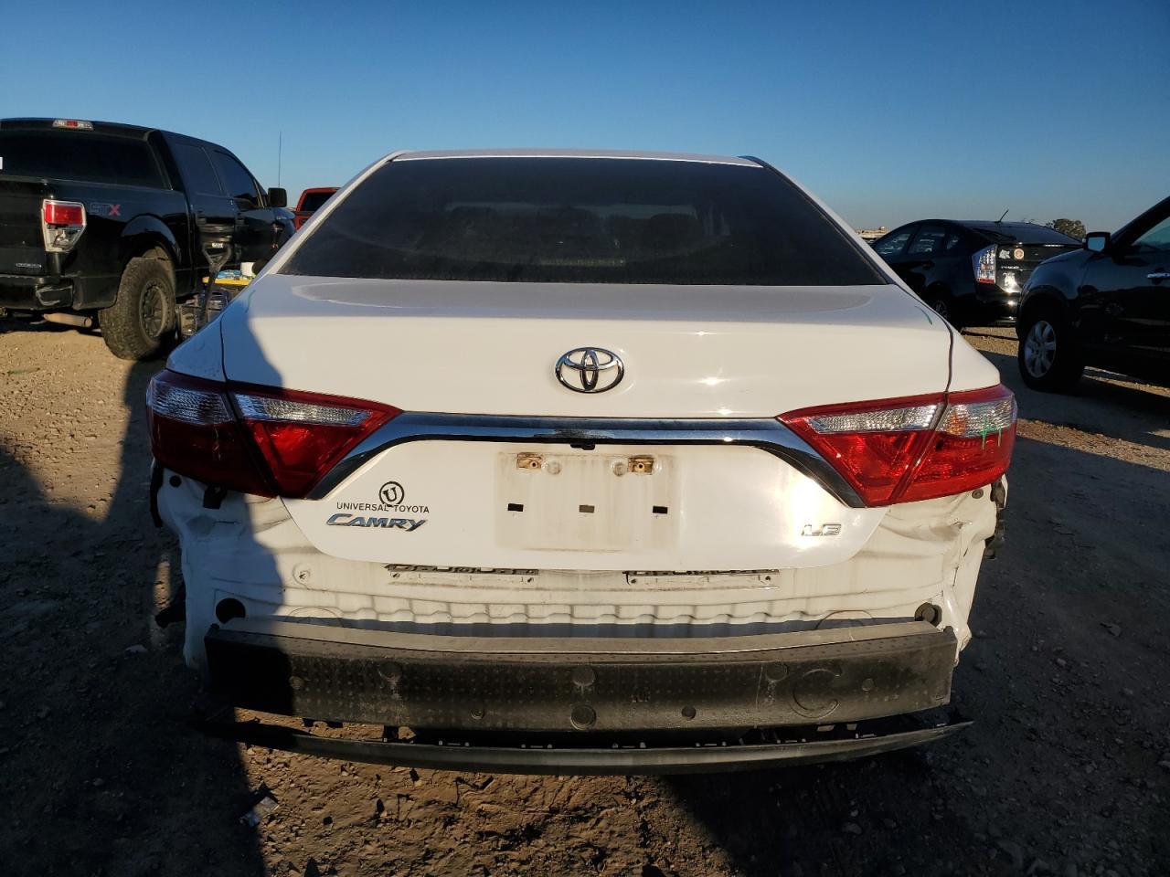 2017 TOYOTA CAMRY LE - Фото 6