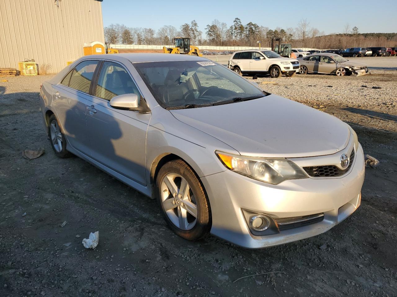 2014 TOYOTA CAMRY L - Image 4