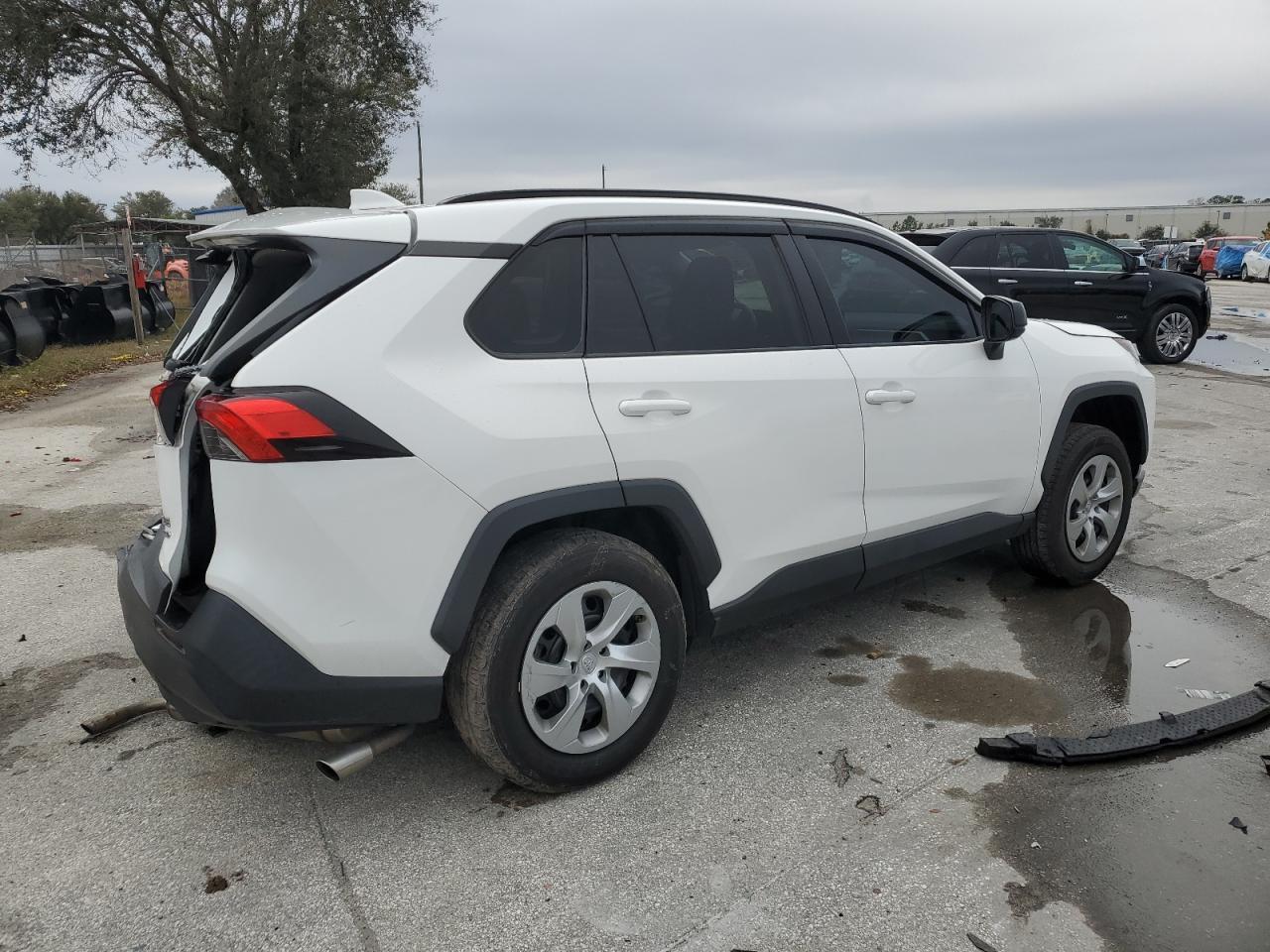 2021 TOYOTA RAV4 LE - Фото 3