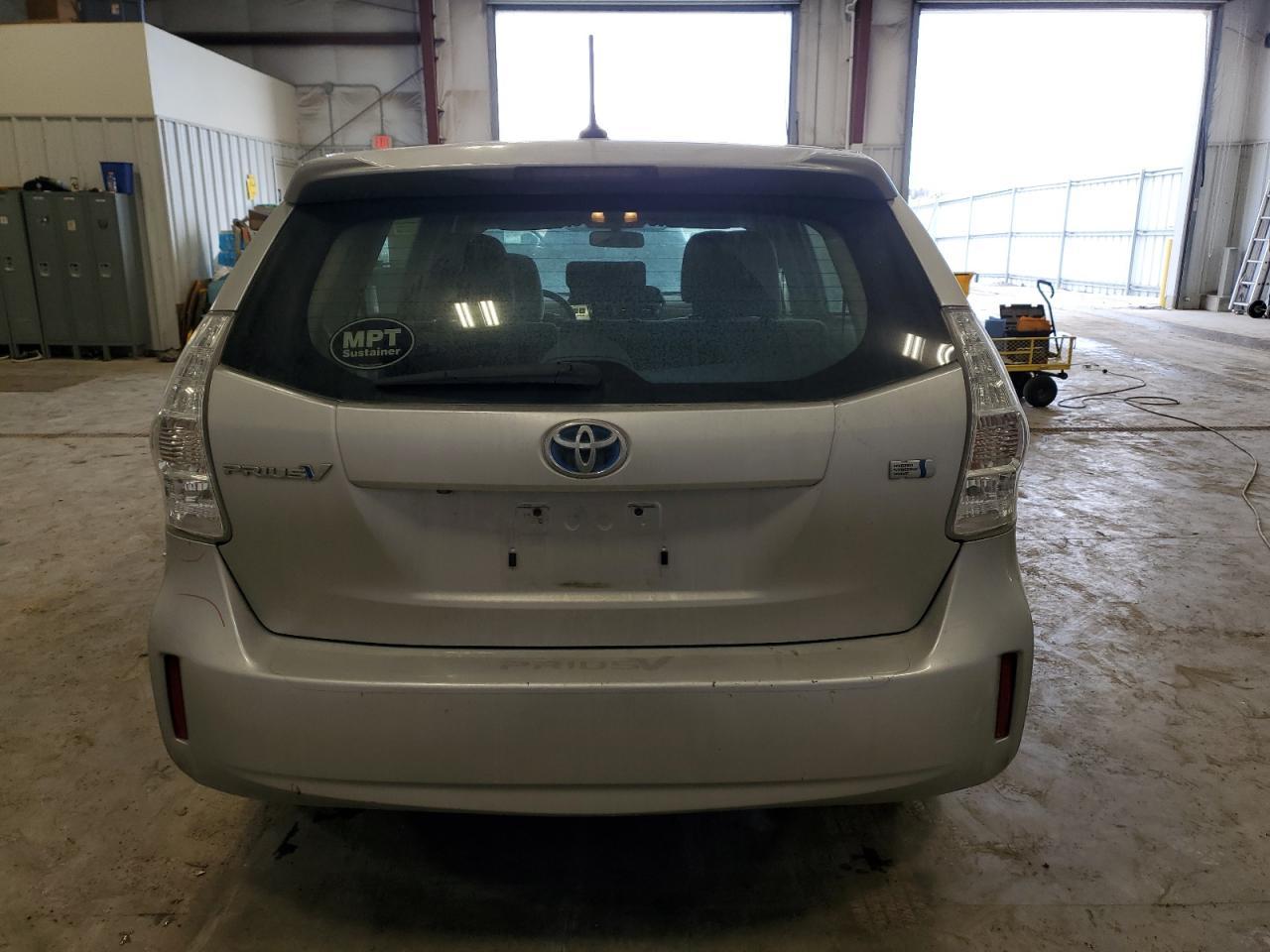 2013 TOYOTA PRIUS V - Image 6