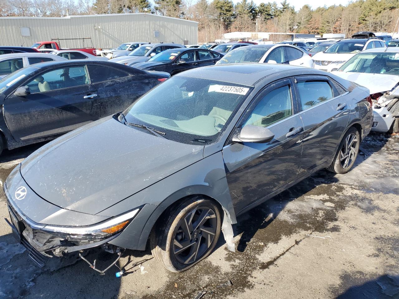2024 HYUNDAI ELANTRA SE