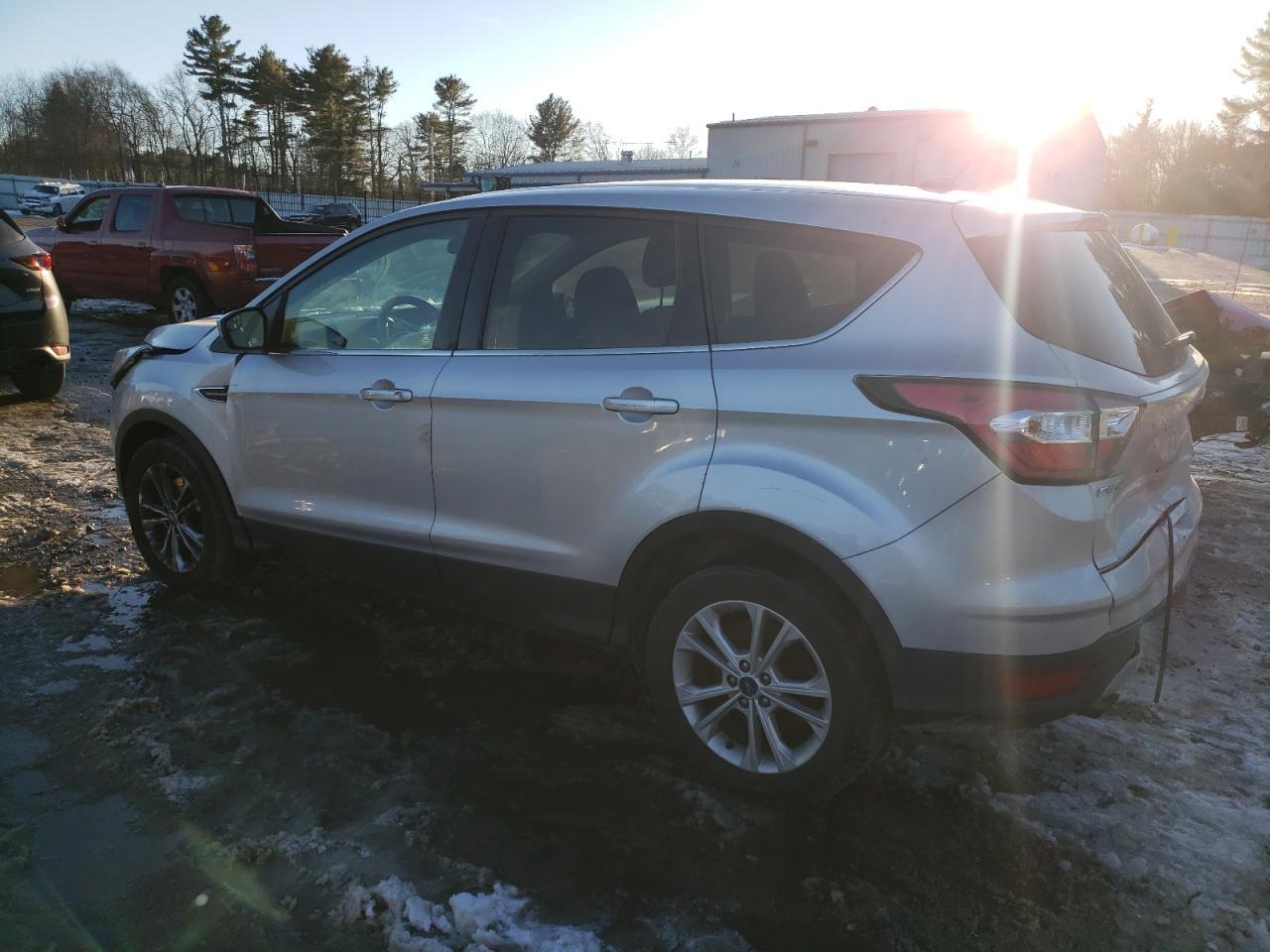 2017 FORD ESCAPE SE - Фото 2