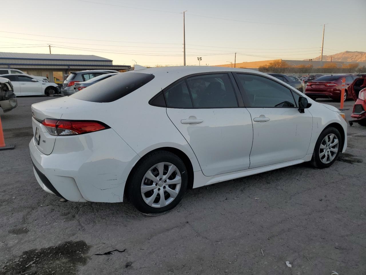 2020 TOYOTA COROLLA LE - Фото 3