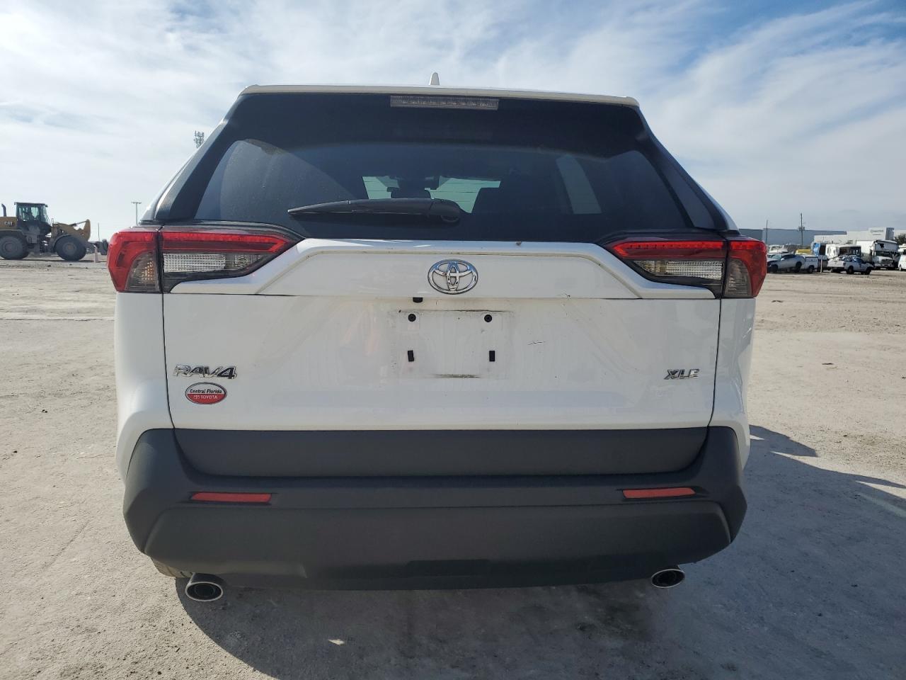 2022 TOYOTA RAV4 XLE - Фото 6