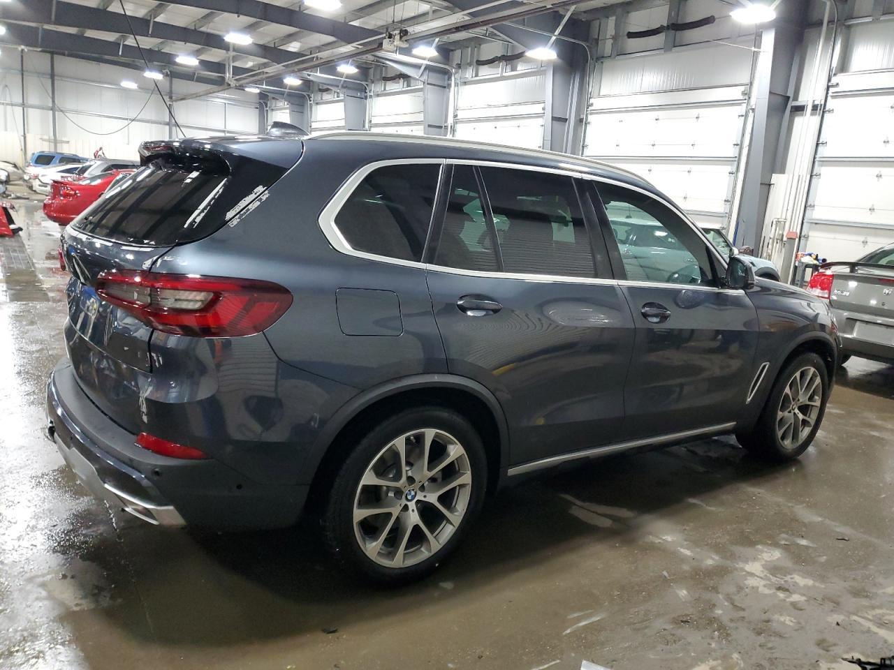 2022 BMW X5 XDRIVE4 - Фото 3